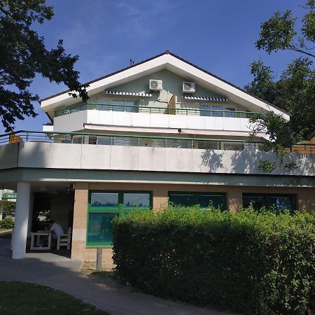 Apartmany Puerto Сенец Екстериор снимка