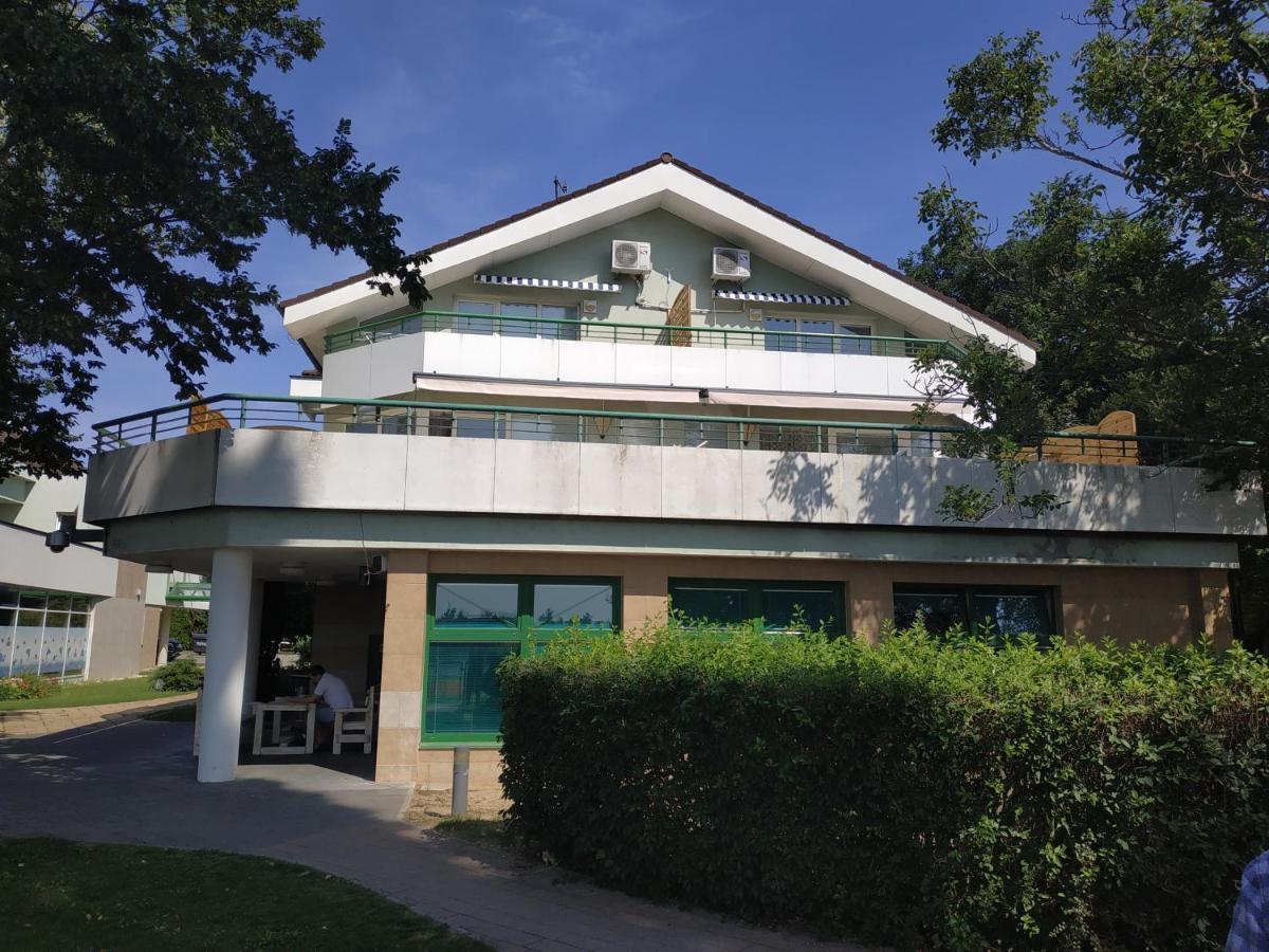 Apartmany Puerto Сенец Екстериор снимка